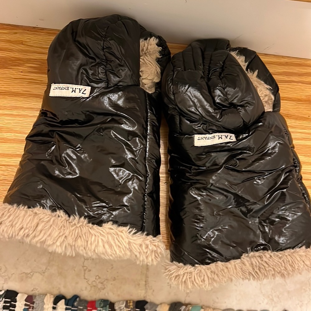 7 A.M. black stroller gloves